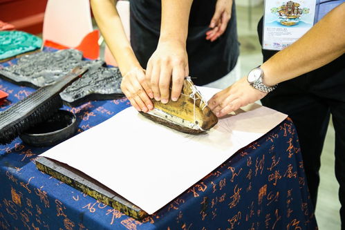非遺展演 傳承人獻藝 文創(chuàng)產品展銷 在旅博會沉浸式體驗廣東非遺文化